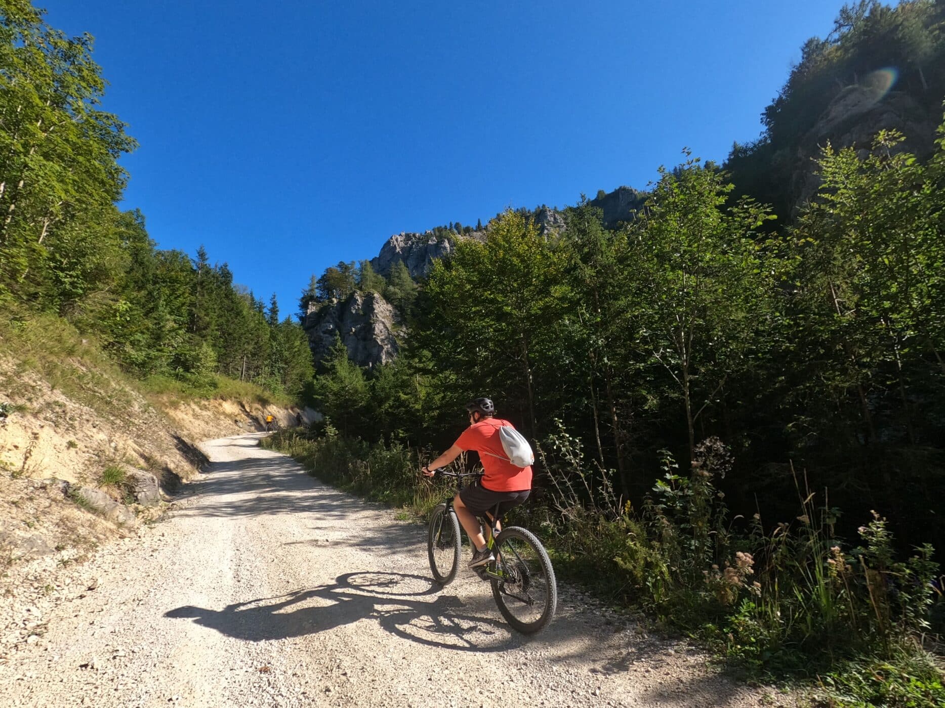 Radfahrer auf Radweg